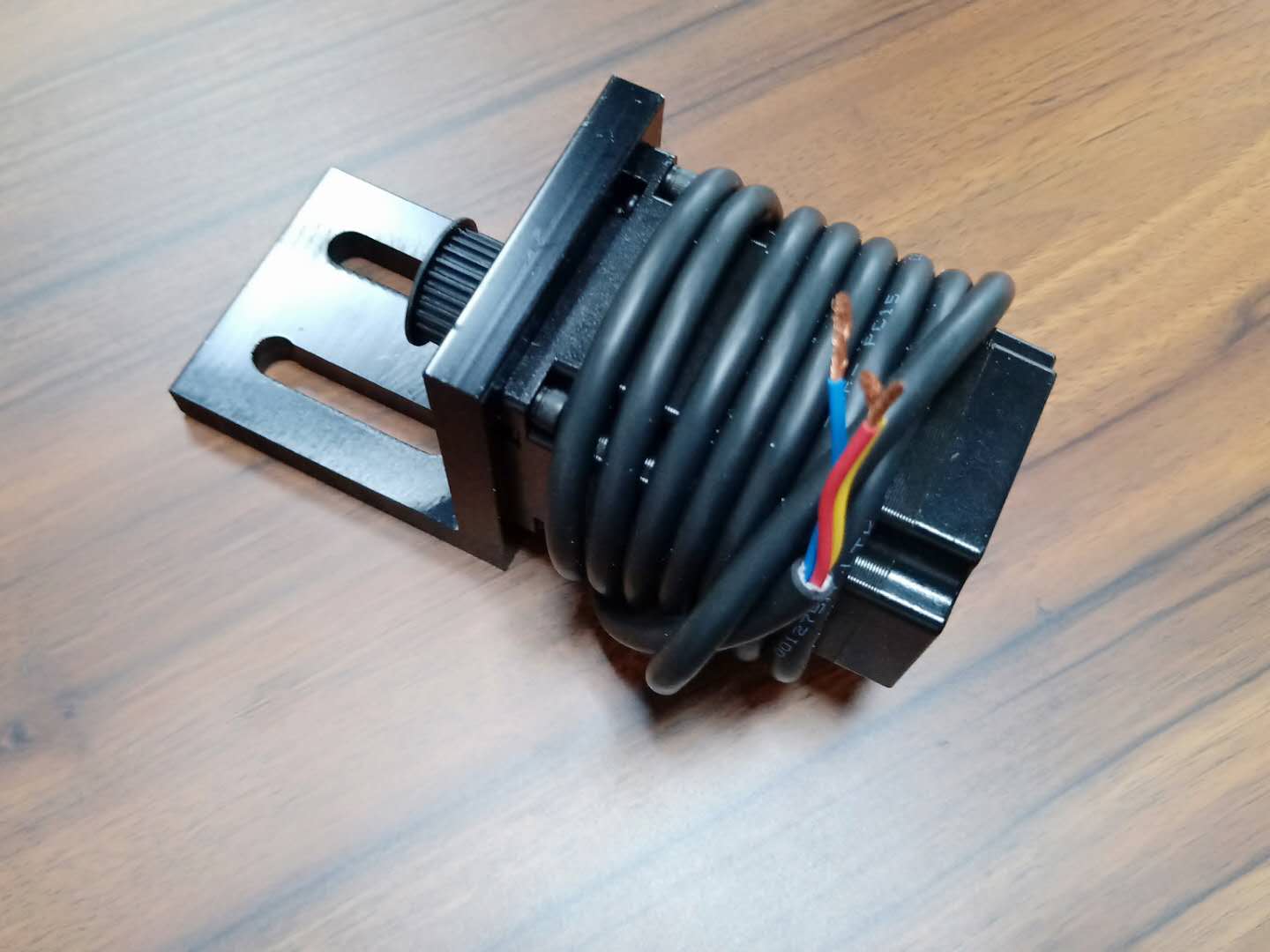 小型激光切割機(jī)為什么會出現(xiàn)亂切割的情況？