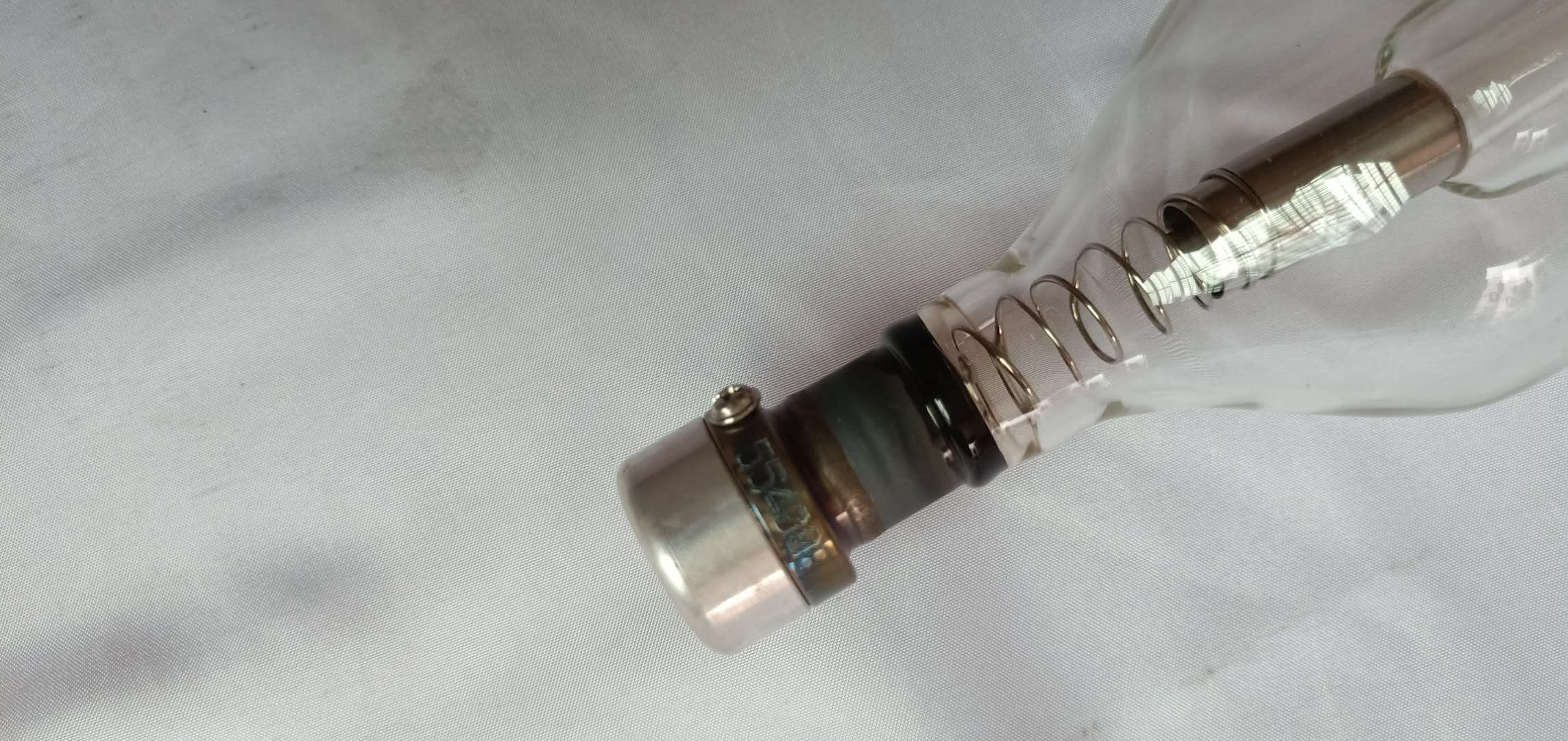 小型激光切割機(jī)激光管在使用的時(shí)候需要注意些什么？
