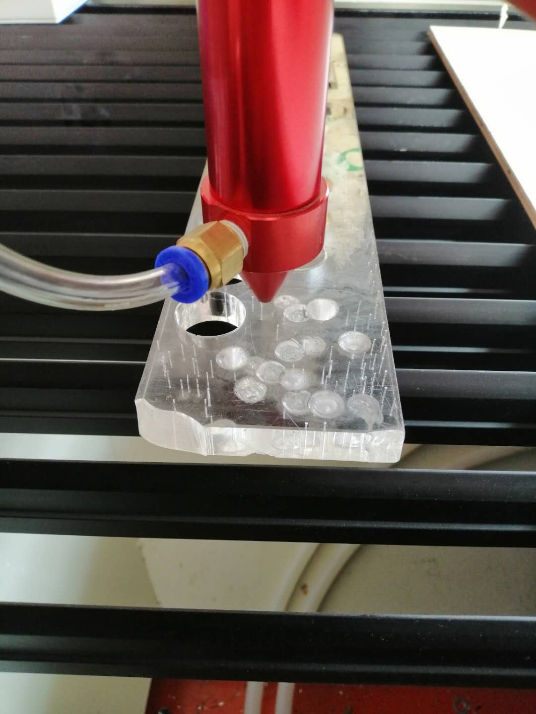 亞加力激光切割雕刻機(jī)有哪些機(jī)型規(guī)格！