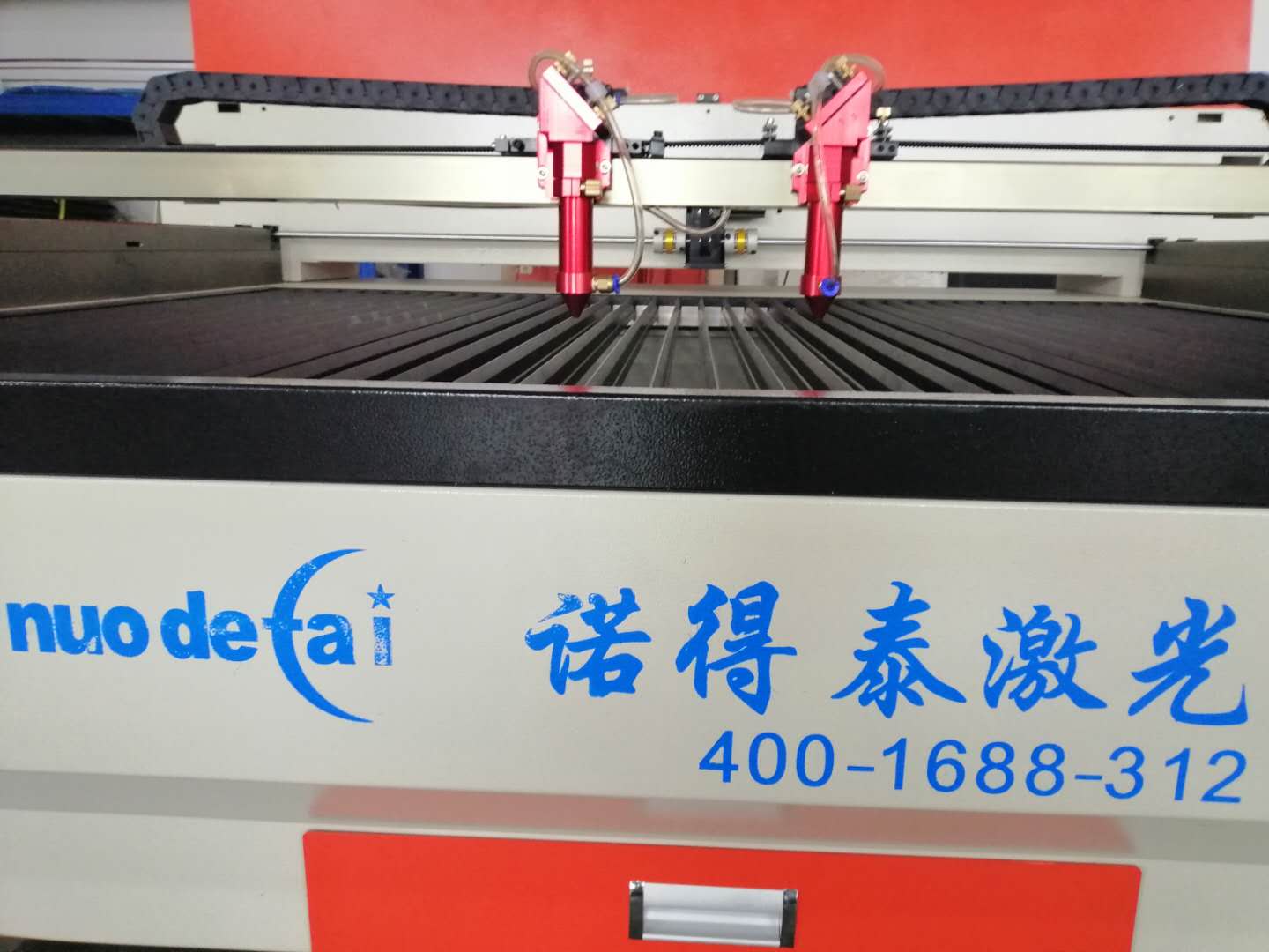 一臺(tái)切割速度快效果好的亞克力激光切割機(jī)要具備哪些要求？
