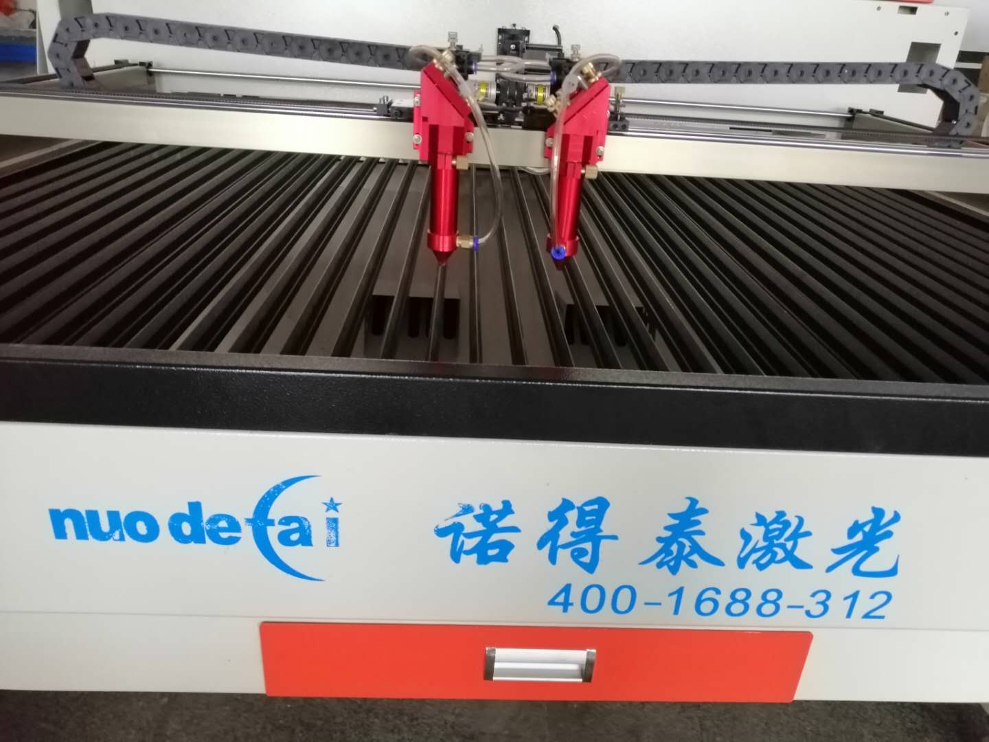 為什么紙張激光切割機切割的時候不會著火的原因在哪里？