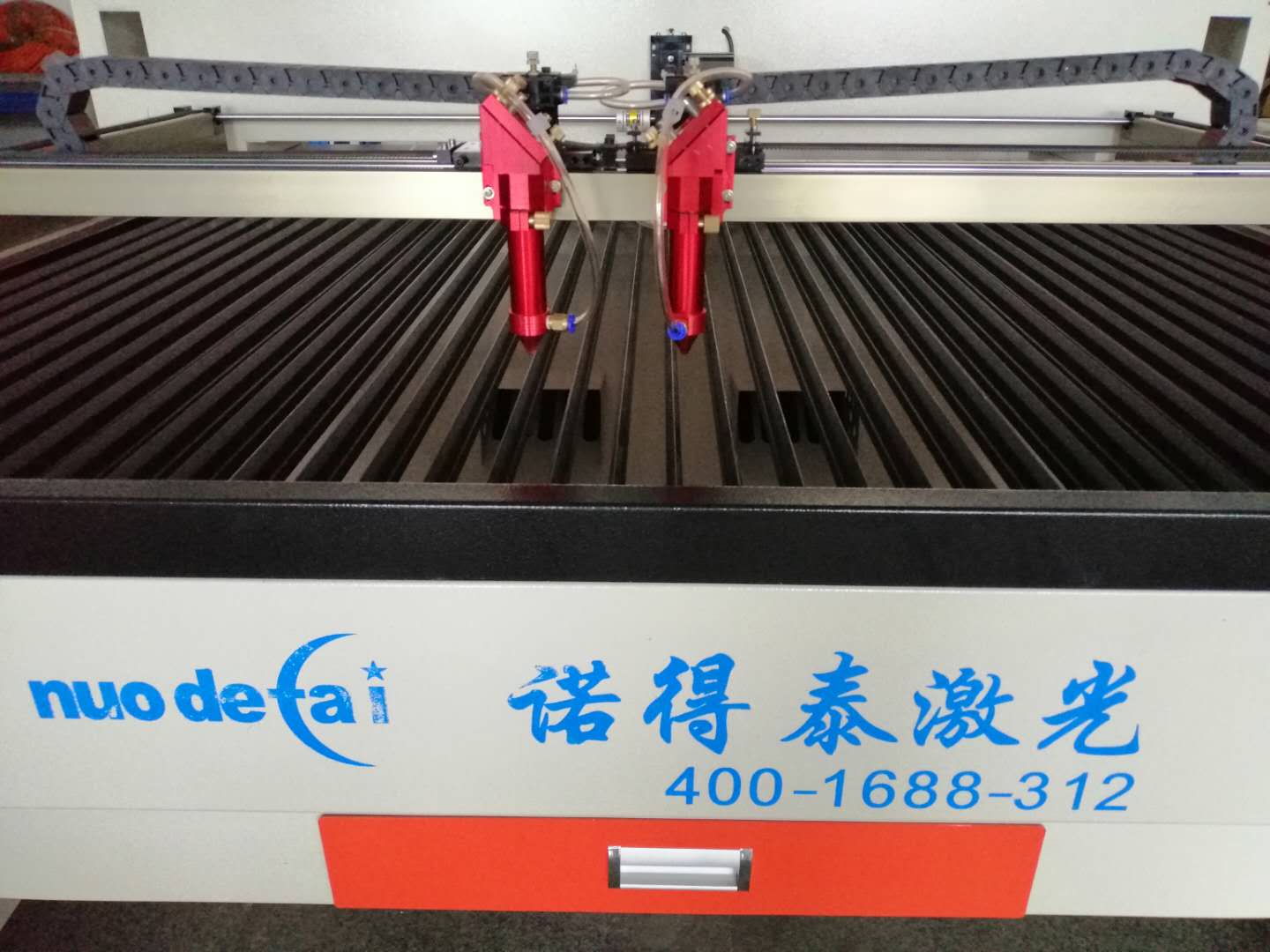 哪幾種因素會(huì)導(dǎo)致小型激光切割機(jī)加載不了數(shù)據(jù)？