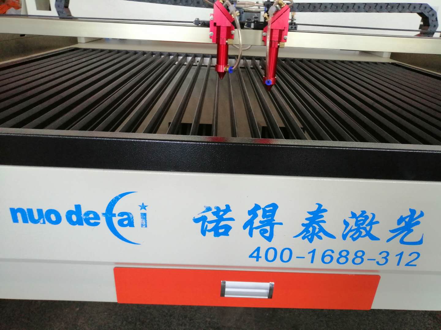 服裝面料鏤空用于激光切割機加工具有哪些的優(yōu)點？