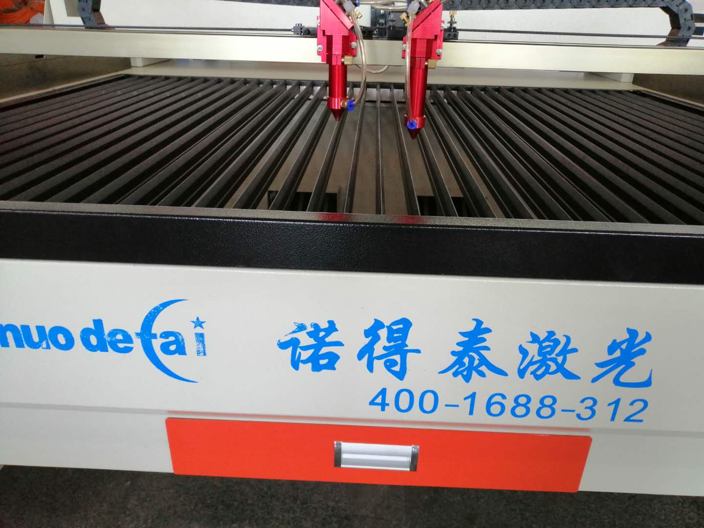 在小飾品行業(yè)激光切割機的作用能做到切割與雕刻！