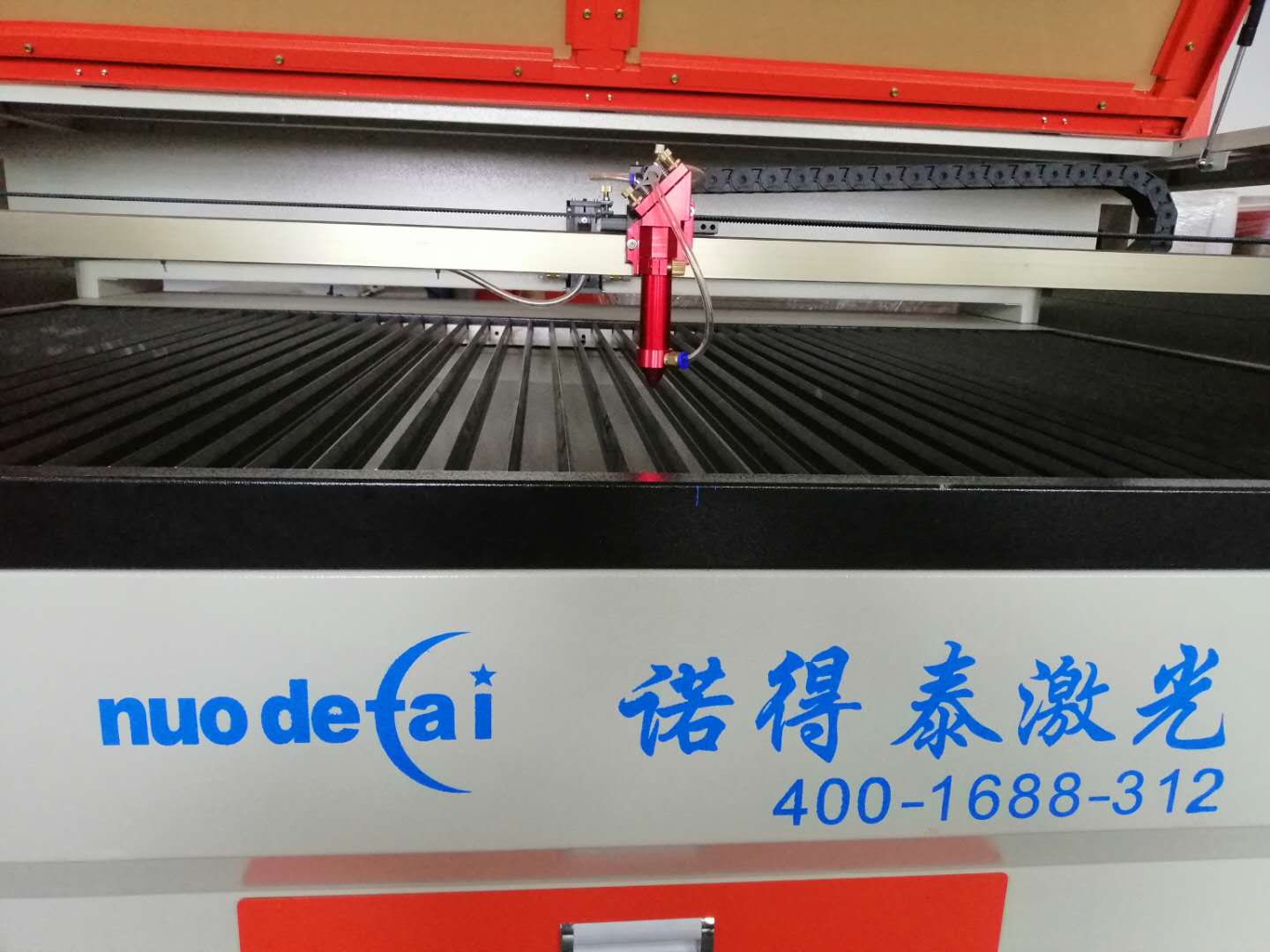 布料激光切割機(jī)該如何選擇，廠家為你提供售前指導(dǎo)