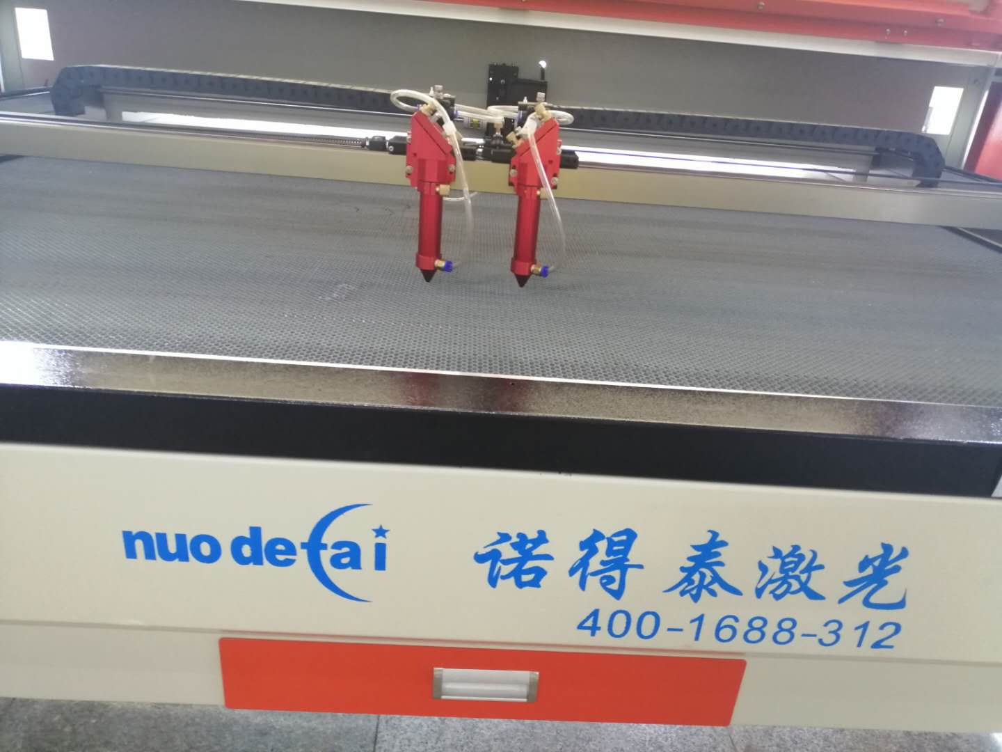 布料鏤空鋸齒比較多是激光切割機什么問題？