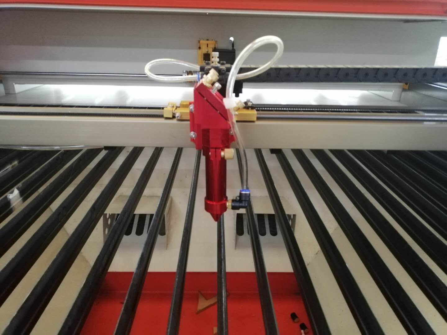做小飾品為什么需要一臺激光切割機來幫助你！