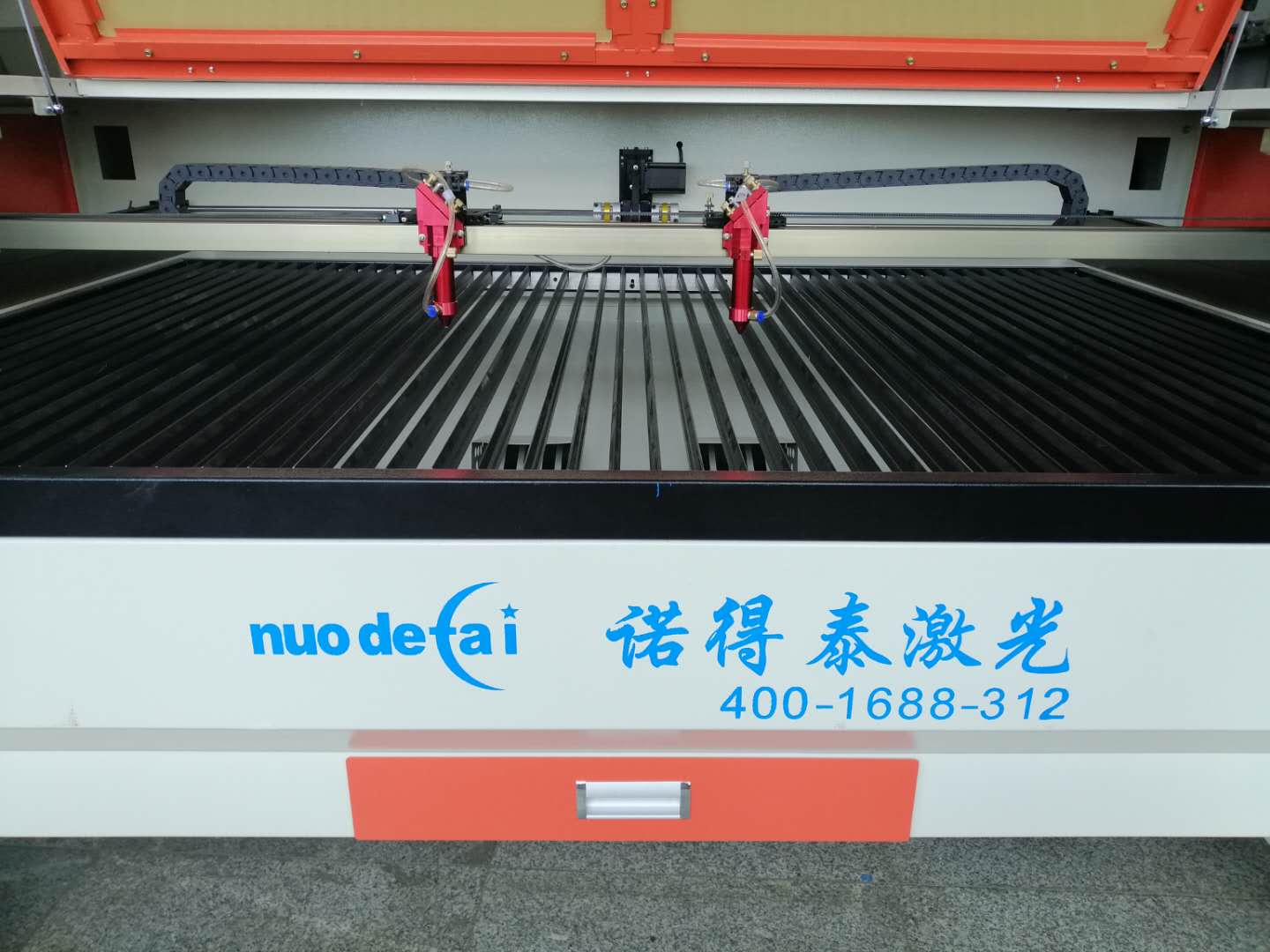 為什么一臺新亞克力激光切割機(jī)加工效果就不行？