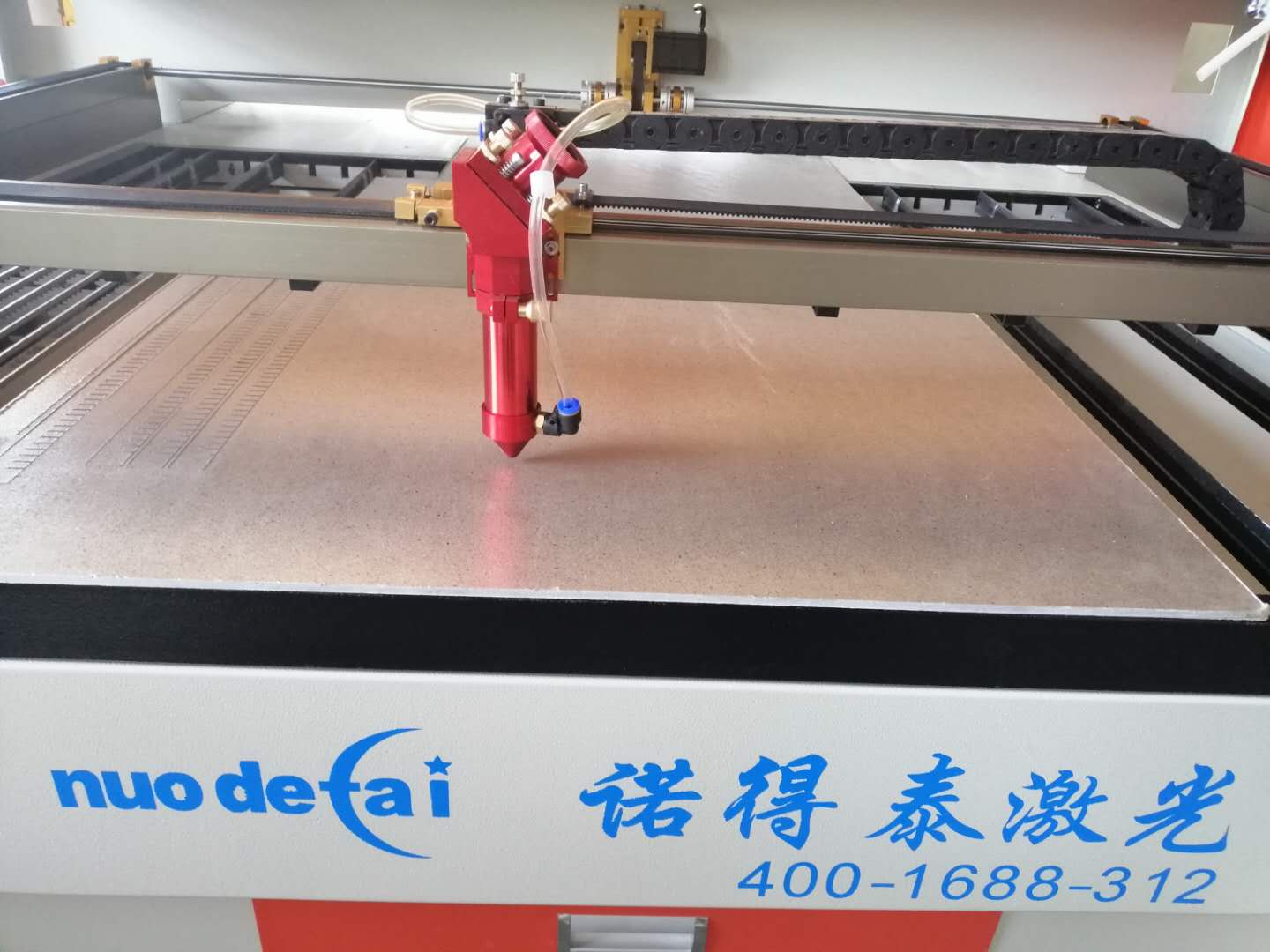 如何判斷小型非金屬材料激光切割機(jī)光學(xué)鏡片質(zhì)量好與壞？