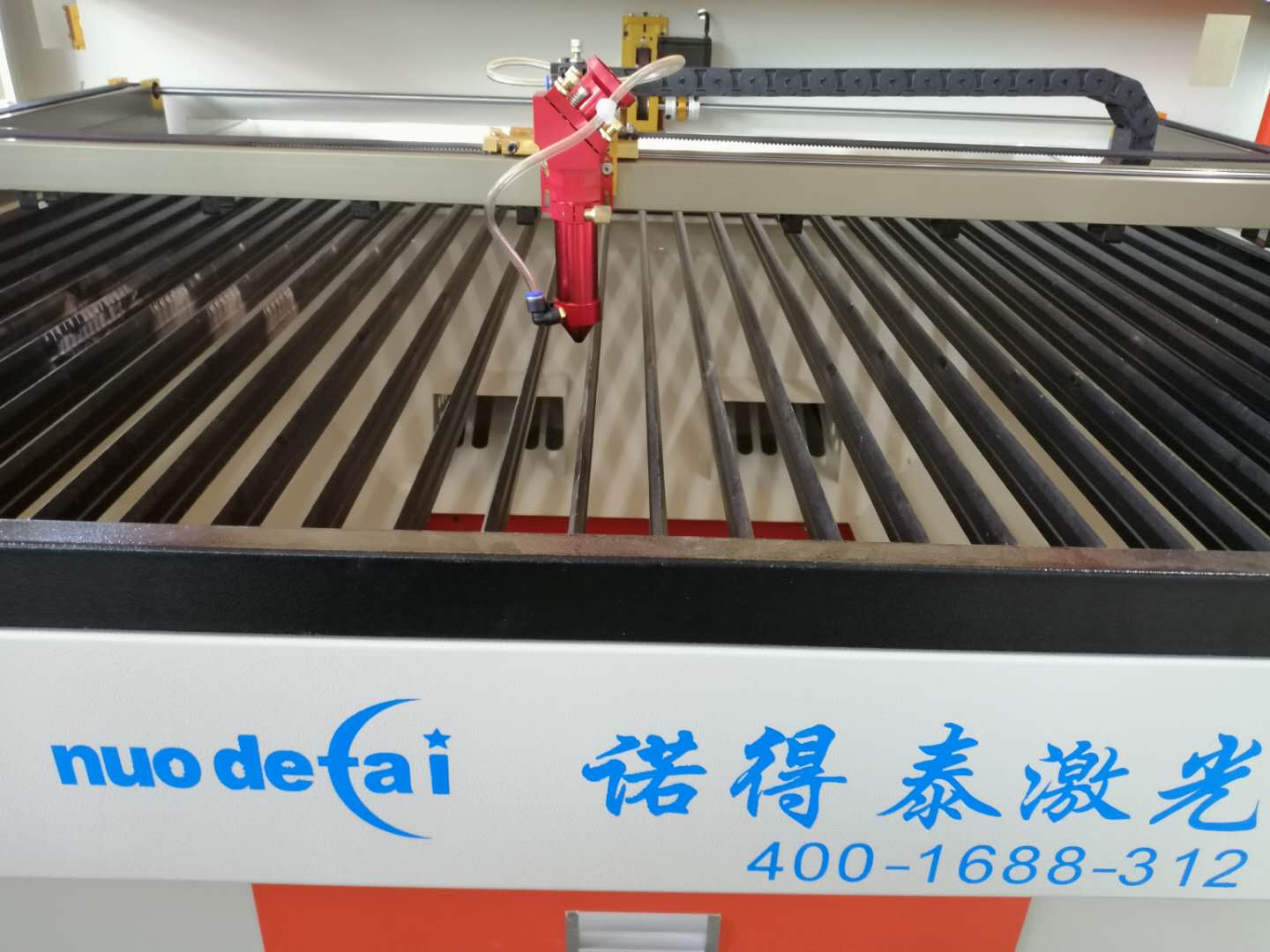 隨著行業(yè)的競(jìng)爭(zhēng)，激光切割機(jī)廠家優(yōu)拼的就是售后服務(wù)方面