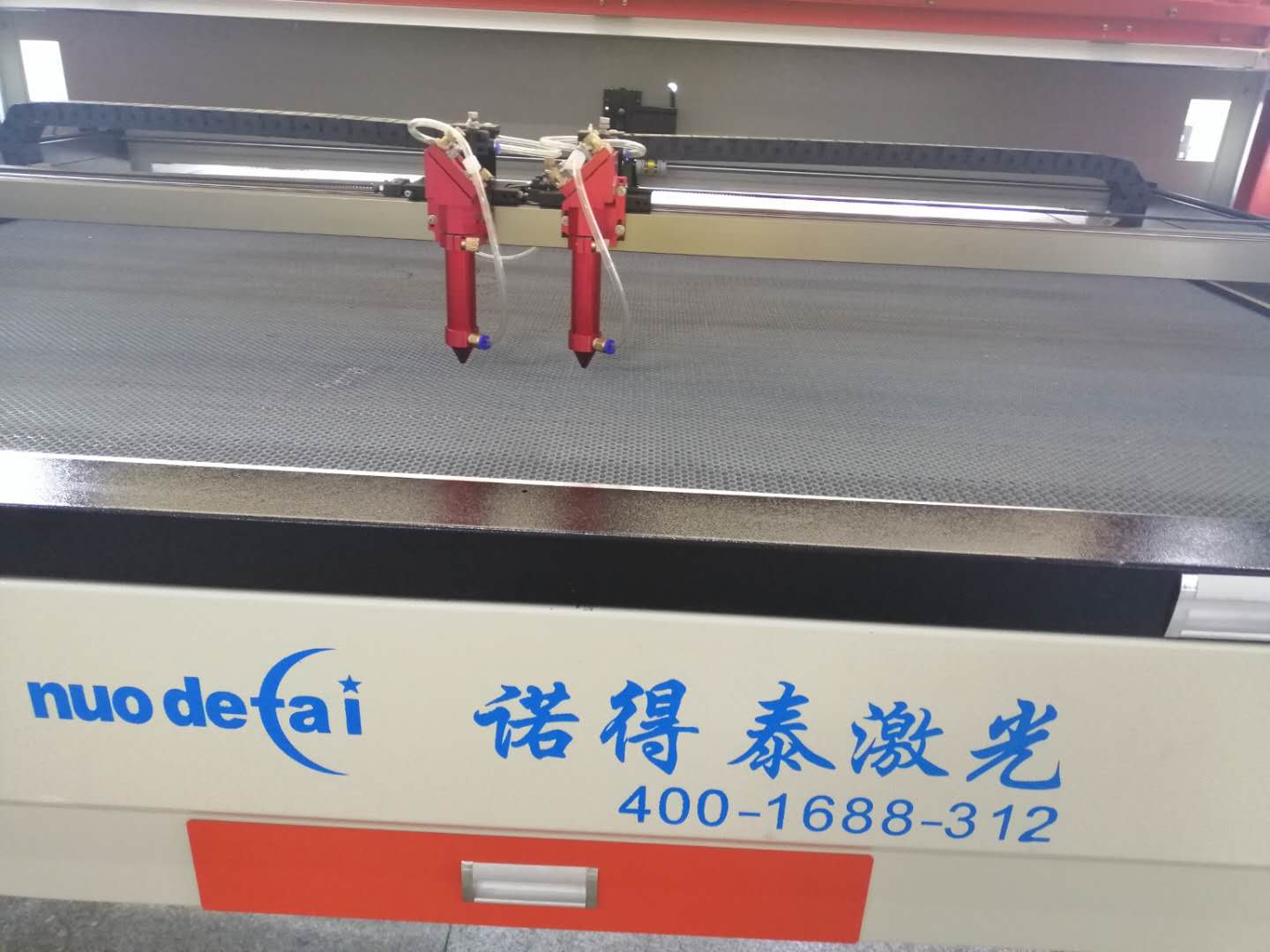 窗簾布料裁剪何不使用激光切割機(jī)加工試試？