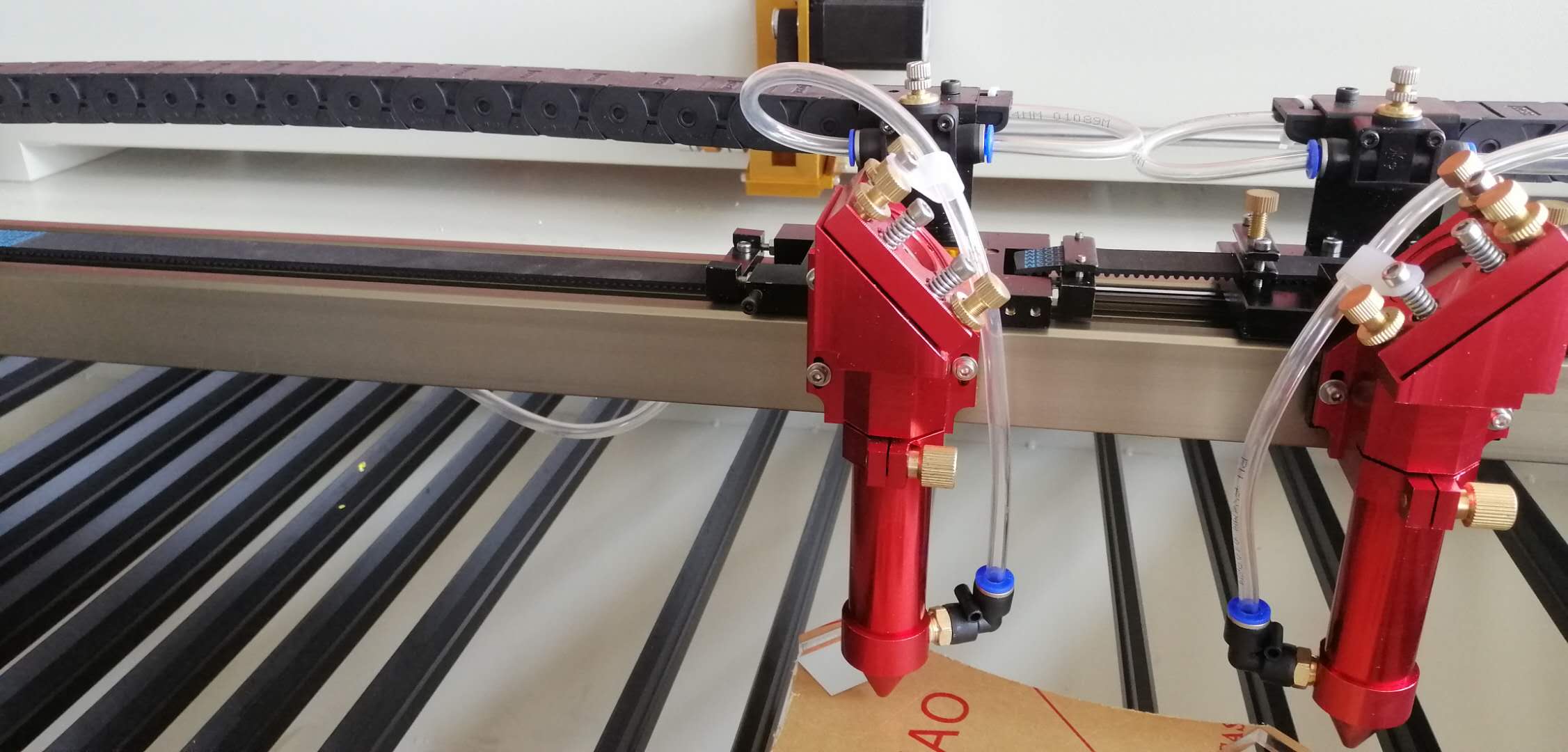 家具行業(yè)使用激光切割機(jī)的作用體現(xiàn)在哪些方面？