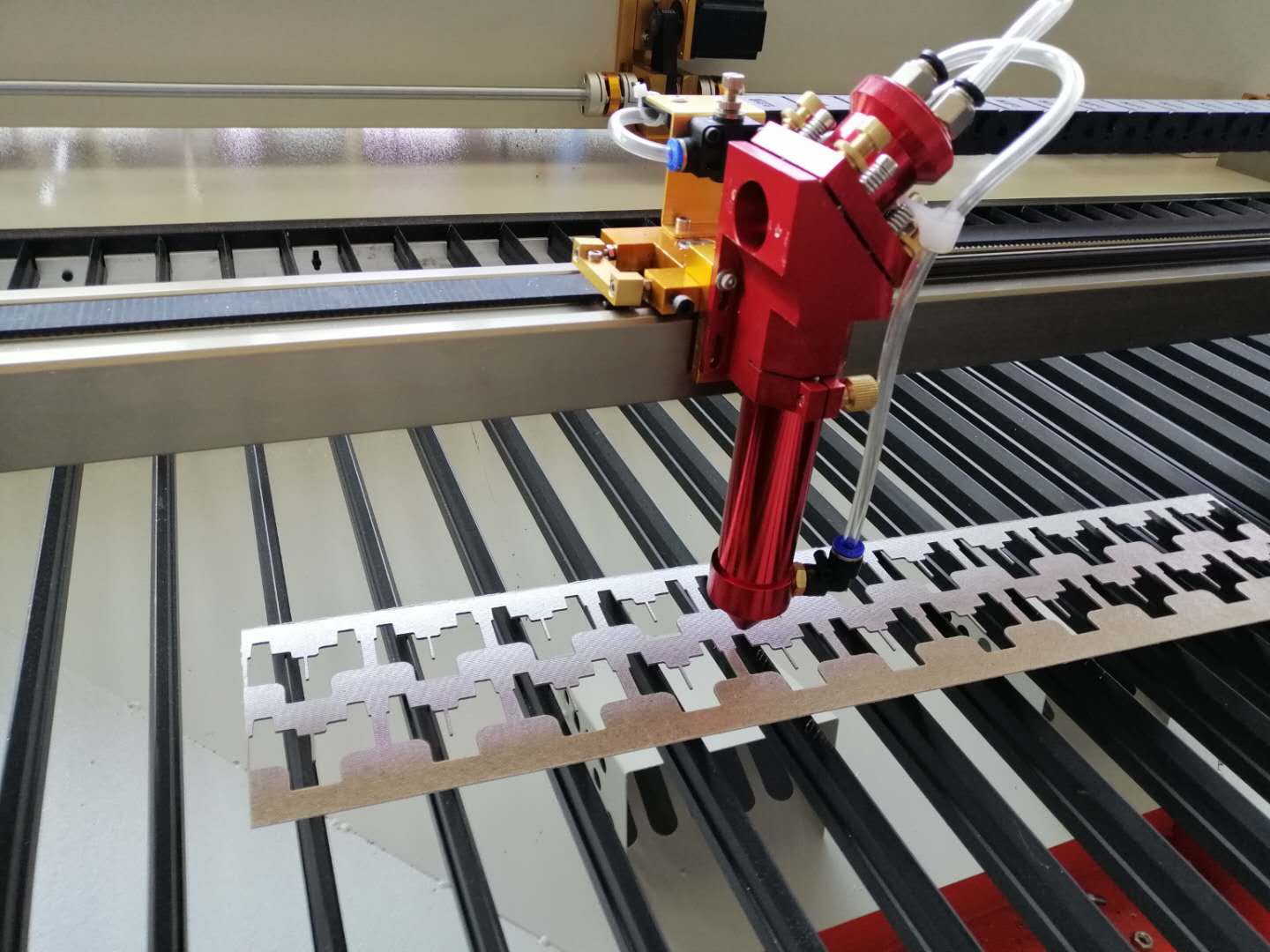 沖孔可以使用激光切割機來加工嗎？